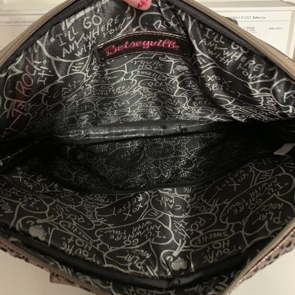 Betsey Johnson Betseyville Skull Laptop Bag - Picture 3 of 3